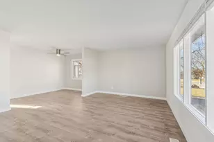 2413 Country Ln, McHenry, IL 60051 - Photo 8