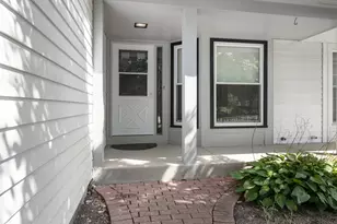 1103 Southbridge Ln, Schaumburg, IL 60194 - Photo 2