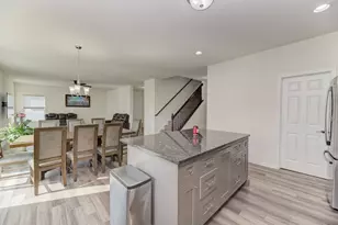 335 Snowdrop Ln, Elgin, IL 60124 - Photo 12