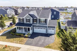 335 Snowdrop Ln, Elgin, IL 60124 - Photo 2