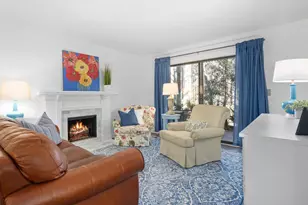 200 Brookside Ln, Willowbrook, IL 60527 - Photo 2