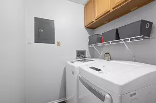 200 Brookside Ln, Willowbrook, IL 60527 - Photo 16