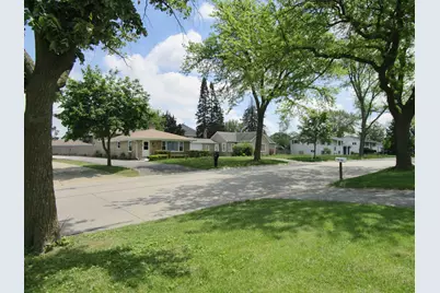 786 N Van Auken Street, Elmhurst, IL 60126 - Photo 4