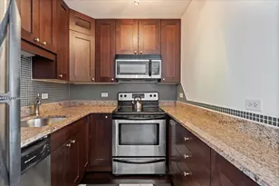 3033 N Sheridan Rd, Chicago, IL 60657 - Photo 8