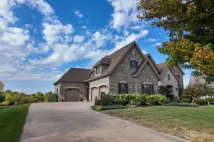 7542 Thornhill Ct, Yorkville, IL 60560 - Photo 2