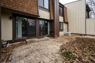 37 Briarwood Ln, Indian Head Park, IL 60525 - Photo 20