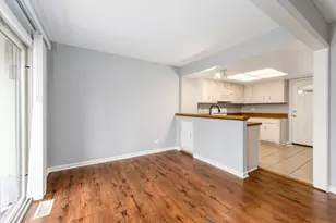 37 Briarwood Ln, Indian Head Park, IL 60525 - Photo 8