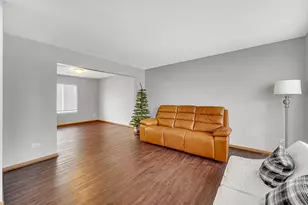 4 Franklin Ct, Bolingbrook, IL 60440 - Photo 6