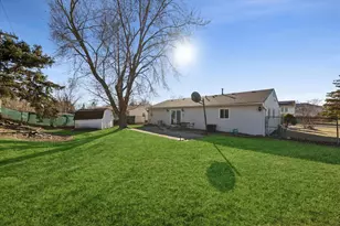 501 Newberry Dr, Streamwood, IL 60107 - Photo 14