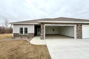 135 Countryview Ct, Aledo, IL 61231 - Photo 2