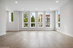 418 E Oakwood Blvd, Chicago, IL 60653 - Photo 2