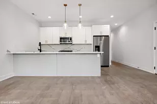 418 E Oakwood Blvd, Chicago, IL 60653 - Photo 4