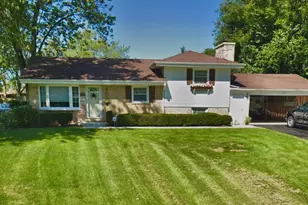 7802 Warwick Ave, Darien, IL 60561 - Photo 1