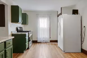 806 W Market St, Bloomington, IL 61701 - Photo 6