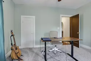 806 W Market St, Bloomington, IL 61701 - Photo 14