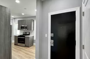 1701 1/2 W Albion Ave, Chicago, IL 60626 - Photo 2