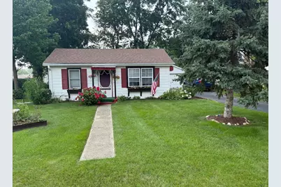 101 Oakleaf Road, Lake in the Hills, IL 60156 - Photo 2