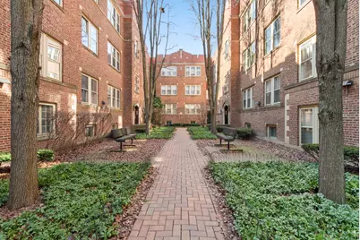 219 N Oak Park Avenue #1E, Oak Park, IL 60302 - Photo 1