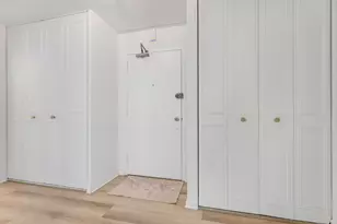 4250 N Marine Dr, Chicago, IL 60613 - Photo 2