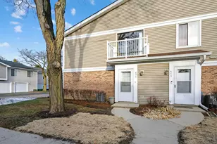 455 Kennedy Pl, Vernon Hills, IL 60061 - Photo 2