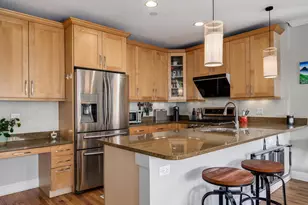 830 W Bradley Pl, Chicago, IL 60613 - Photo 10