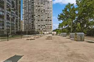 5445 N Sheridan Rd, Chicago, IL 60640 - Photo 2