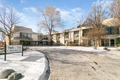711 S Milwaukee Avenue #105, Libertyville, IL 60048 - Photo 1