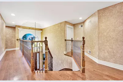 2323 Douglas Avenue, Des Plaines, IL 60018 - Photo 18