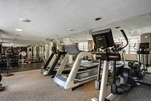 525 W Hawthorne Pl, Chicago, IL 60657 - Photo 18