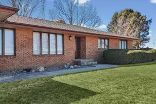 36215 E 200 North Rd, Bellflower, IL 62174 - Photo 4