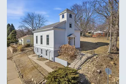 204 N 2nd Street, Le Claire, IA 52753 - Photo 2