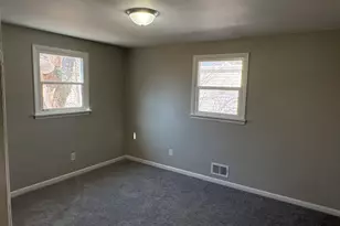 689 Country Club Dr, Kankakee, IL 60901 - Photo 6