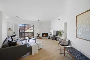 4131 N Pheasant Trail Ct, Arlington Heights, IL 60004 - Photo 2