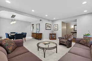 1335 Blair Ln, Hoffman Estates, IL 60169 - Photo 2