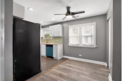 10417 W Palmer Avenue, Melrose Park, IL 60164 - Photo 8