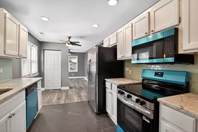 10417 W Palmer Avenue, Melrose Park, IL 60164 - Photo 6