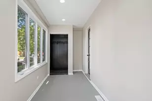 8613 S Colfax Ave, Chicago, IL 60617 - Photo 4