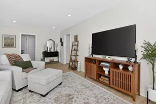 102 E 56th St, Westmont, IL 60559 - Photo 4