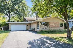 316 Sycamore Dr, Naperville, IL 60540 - Photo 1