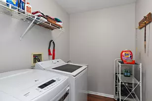 1200 Deep Woods Dr, Elgin, IL 60120 - Photo 16