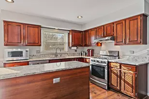 1200 Deep Woods Dr, Elgin, IL 60120 - Photo 12