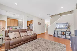 634 W Jonathan Dr, Round Lake, IL 60073 - Photo 6