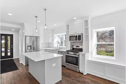 297 E Lakeview Avenue, Round Lake Beach, IL 60073 - Photo 6