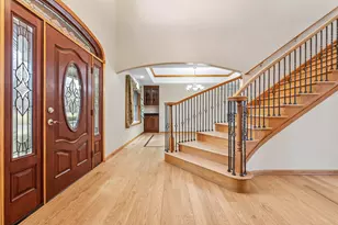 9N954 Heatherington Pl, Elgin, IL 60124 - Photo 2