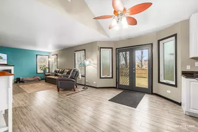 129 Seton Creek Drive, Oswego, IL 60543 - Photo 6