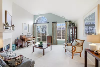 30W038 Willow Lane #D, Warrenville, IL 60555 - Photo 6