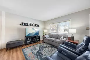 3246 176th St, Hammond, IN 46323 - Photo 4