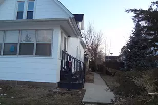 835 Oak St, Elgin, IL 60123 - Photo 2