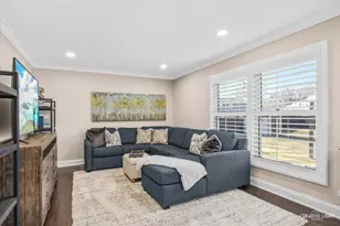 233 Briarheath Ln, Naperville, IL 60565 - Photo 16