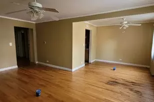 6331 N Fairfield Ave, Chicago, IL 60659 - Photo 2